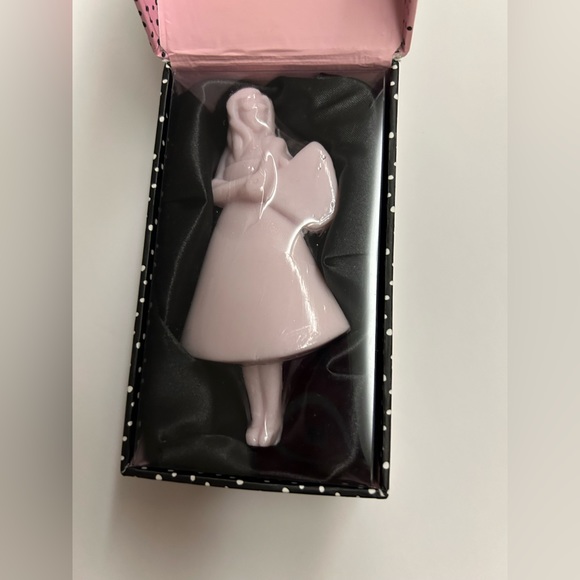 New Vegetable Soap "All Dolled Up" Sculpted Soap in a Keepsake Box - Picture 5 of 6